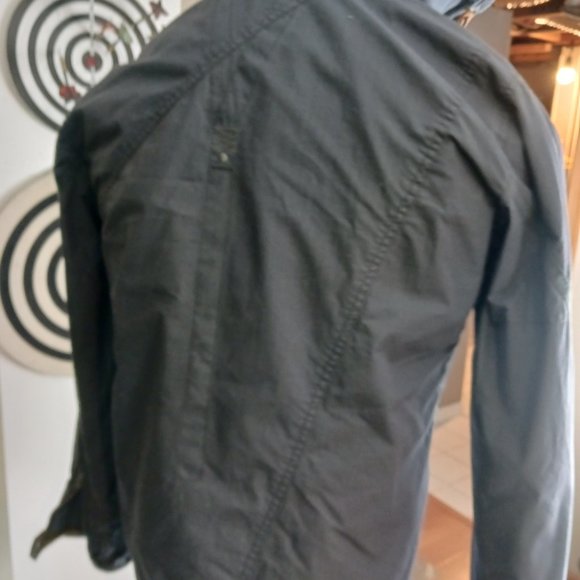 great windbreaker like new feel comfy great qualitey fabric - Picture 7 of 11